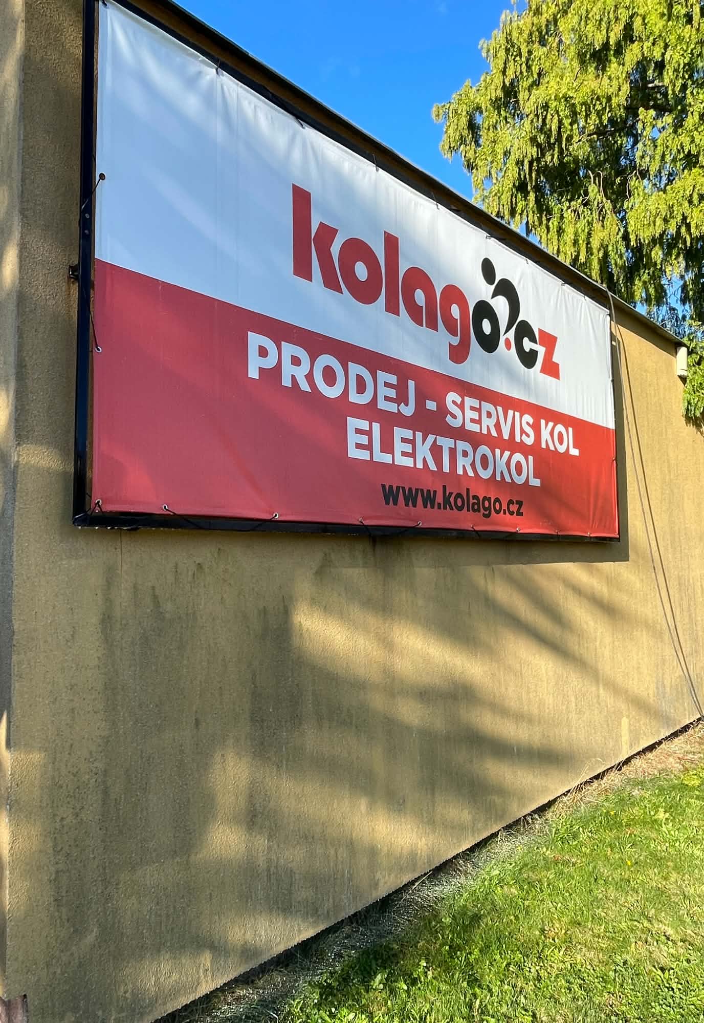 Fasáda domu před čištěním